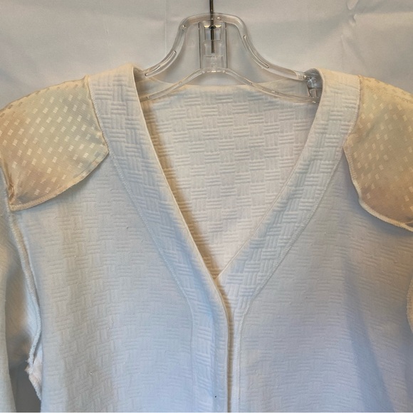Vintage Christian Dior White
Satin Lace Trim Sleep Jacket Cardigan - Picture 5 of 7